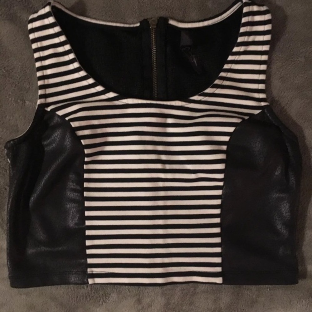 Jessica Simpson Crop Top